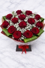 One dozen red roses